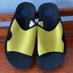 9 & co  Yellow & Black Sandals Size 7